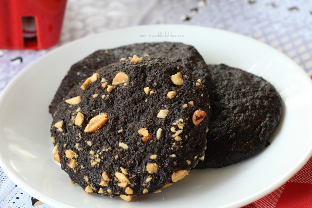 Chocolate Peanutty Cookies