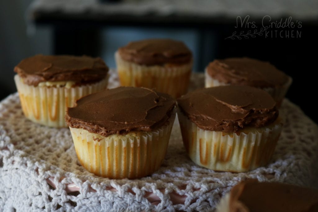 Low Carb Vanilla Cupcakes with Chocolate Buttercream